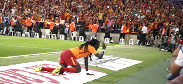 爱游戏体育（AYX）官方APP下载-世界室内五人制足球赛中国队晋级八强，世界室内足球五人制比赛历届冠军